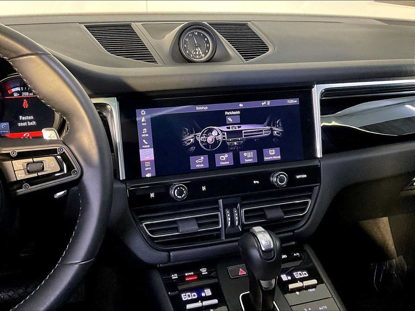 Certified 2023 Porsche Macan AWD/4WD image 16