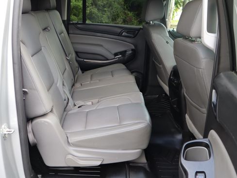 Used 2017 Chevrolet Suburban LT w/ Luxury Package RWD image 16