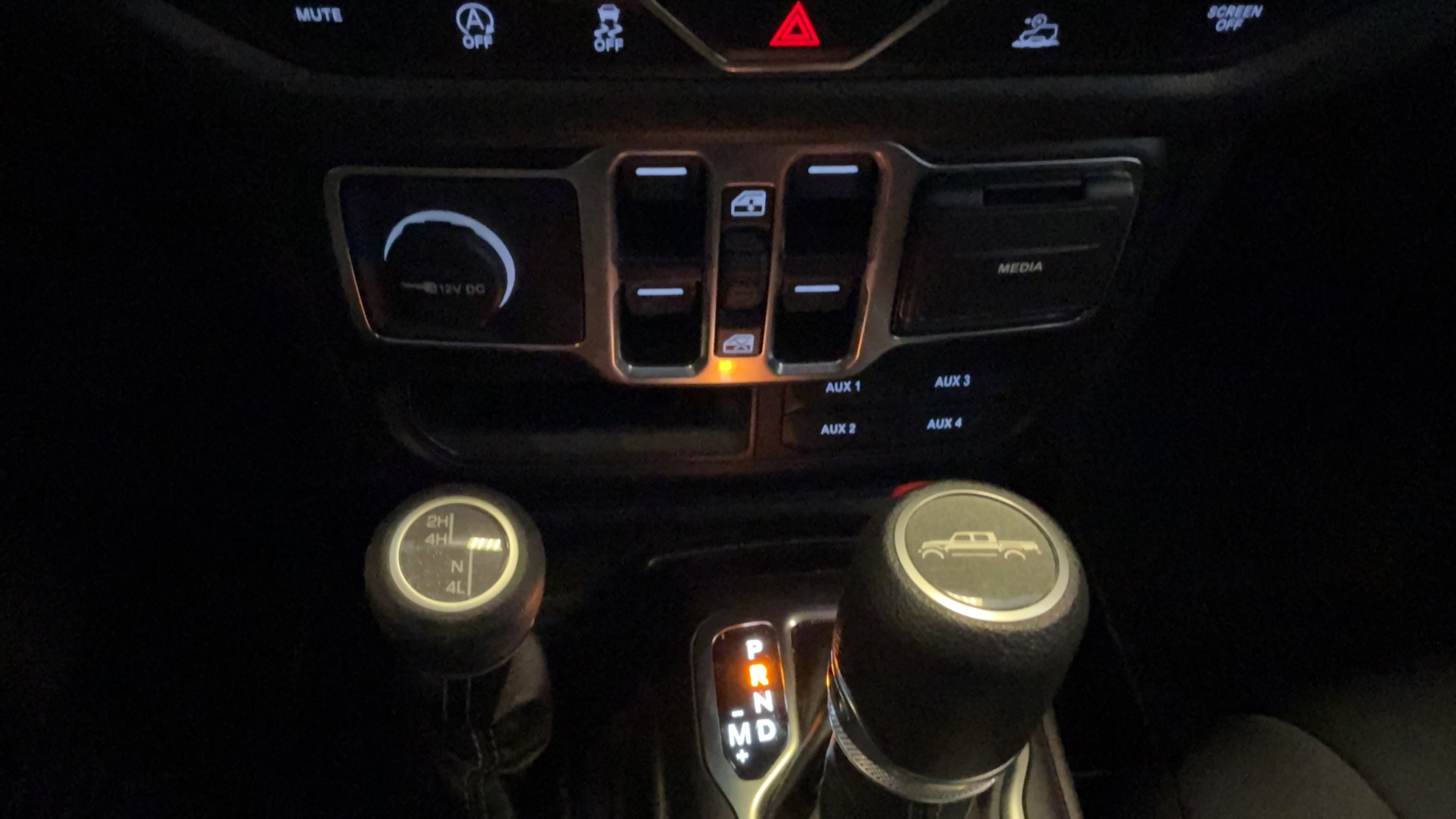 Used 2025 Jeep Gladiator Sport AWD/4WD image 15