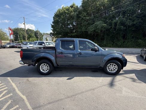 Used 2014 Nissan Frontier SV w/ SV Value Truck Package AWD/4WD image 4
