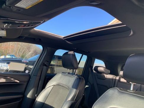 Used 2023 Jeep Grand Cherokee Altitude image 38