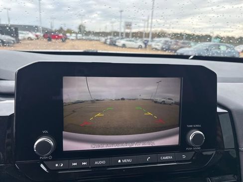 Used 2024 Nissan Pathfinder SV image 18