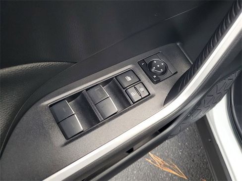 Used 2023 Toyota RAV4 SE image 22