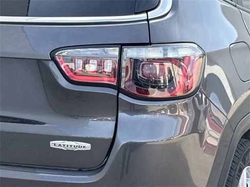 Used 2022 Jeep Compass Latitude image 6