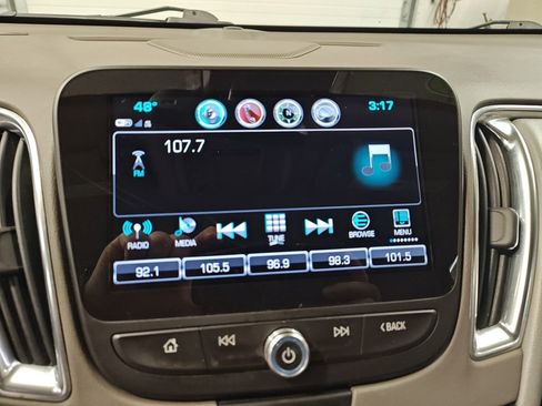 Used 2017 Chevrolet Malibu Premier w/ Driver Confidence Package image 19