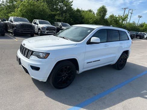 Used 2019 Jeep Grand Cherokee Altitude AWD/4WD image 16