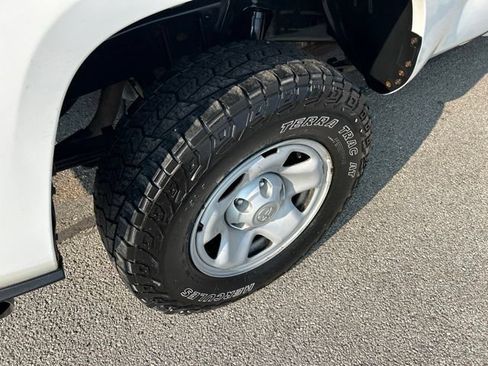 Used 2021 Toyota Tacoma SR AWD/4WD image 19