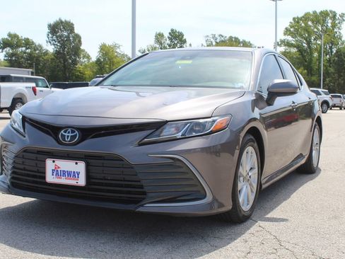 Used 2023 Toyota Camry LE FWD image 4