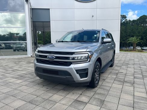Used 2024 Ford Expedition XLT RWD image 2