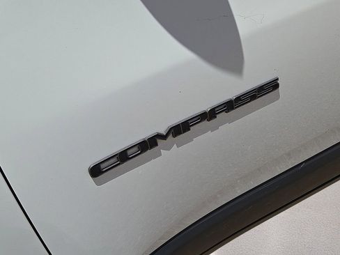 Used 2025 Jeep Compass Trailhawk AWD/4WD image 12