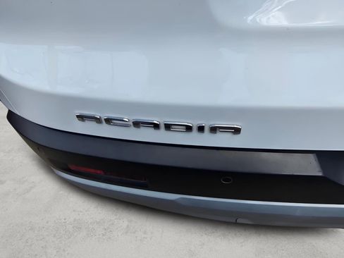 Used 2020 GMC Acadia SLE image 17