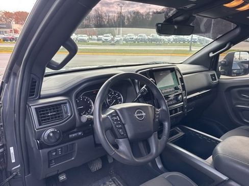 Used 2024 Nissan Titan SV w/ SV Convenience Package image 8