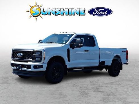 Used 2023 Ford F250 XL w/ STX Appearance Package AWD/4WD image 3