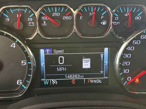 Used 2018 Chevrolet Suburban Premier RWD image 22