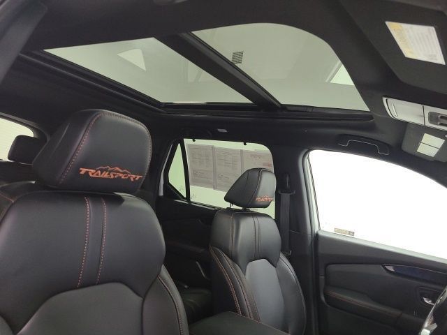 Used 2025 Honda Pilot TrailSport image 13