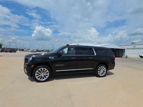 Used 2024 GMC Yukon XL Denali w/ Denali Reserve Package RWD image 3