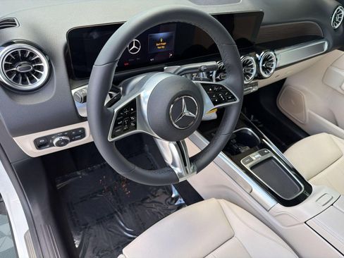 Used 2026 Mercedes-Benz GLB 250 image 4