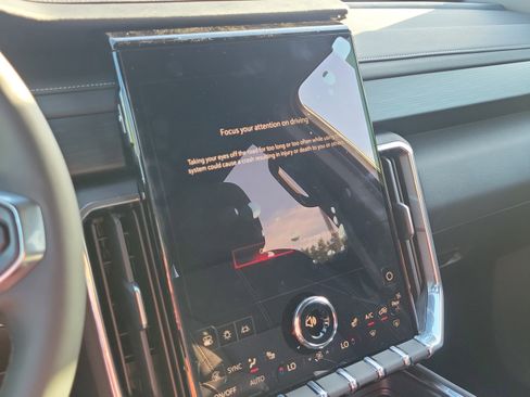 New 2025 GMC Acadia Elevation image 11