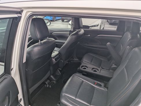 Used 2019 Toyota Highlander Limited image 14
