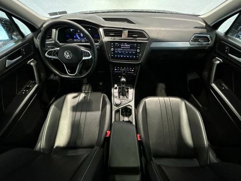Used 2024 Volkswagen Tiguan SE w/ Panoramic Sunroof Package AWD/4WD image 19