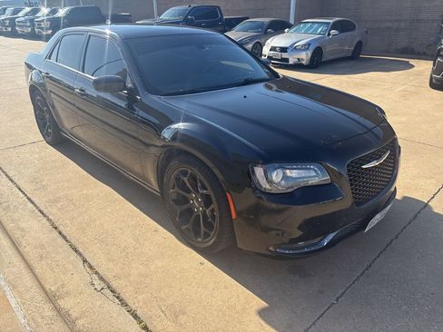 Used 2020 Chrysler 300 S RWD image 5