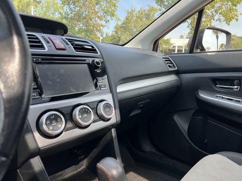 Used 2017 Subaru Crosstrek 2.0i Premium w/ Moonroof Package AWD/4WD image 29