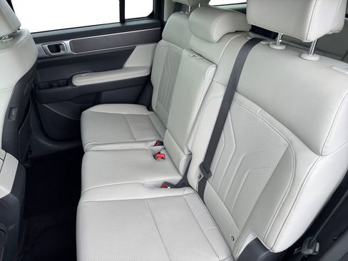 Used 2025 Hyundai Santa Fe SEL FWD image 13