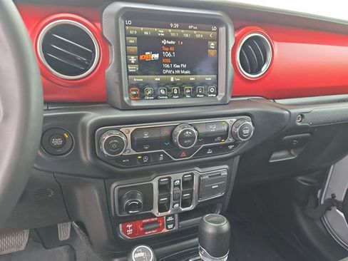 Used 2023 Jeep Gladiator Rubicon w/ LED Lighting Group AWD/4WD image 14