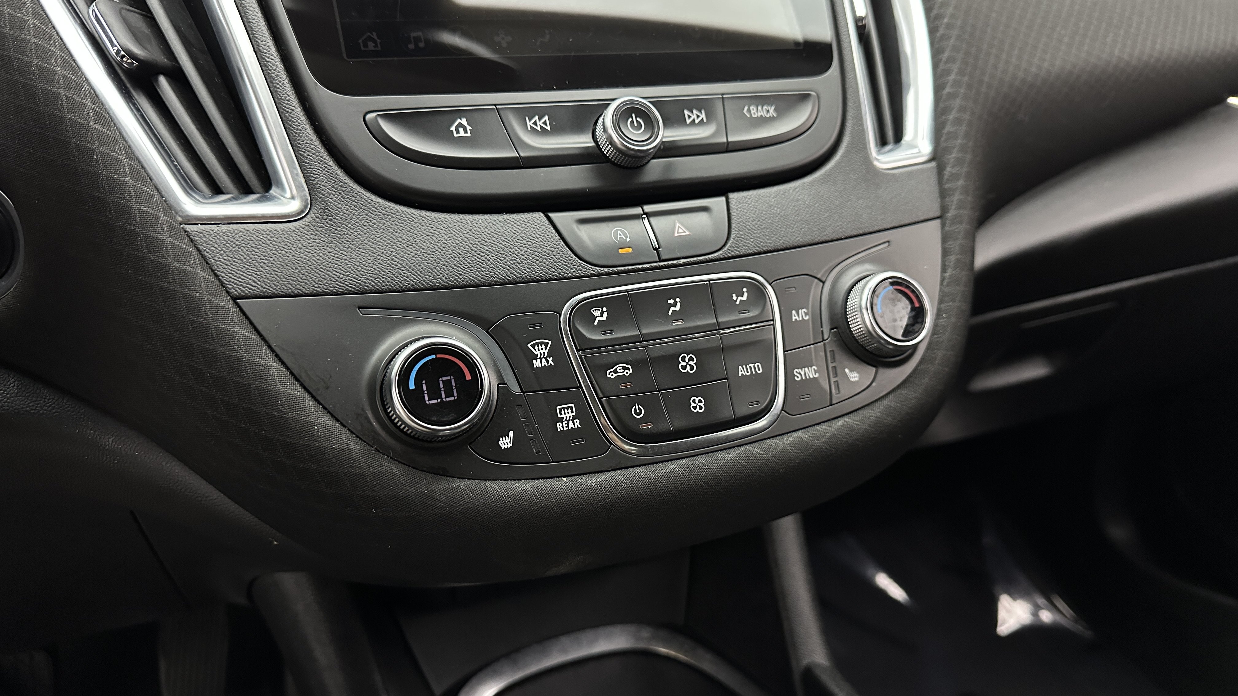 Used 2021 Chevrolet Malibu LT FWD image 19