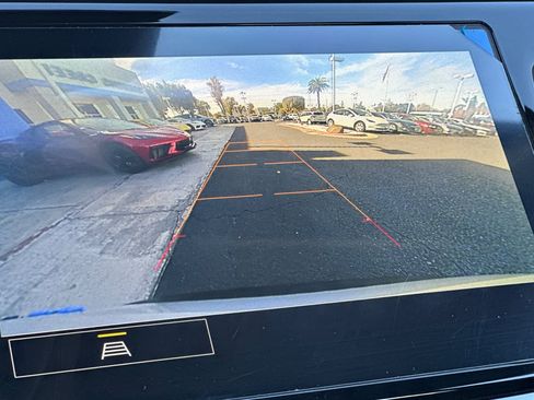 Used 2022 Chevrolet Bolt EUV LT w/ Comfort Package image 28