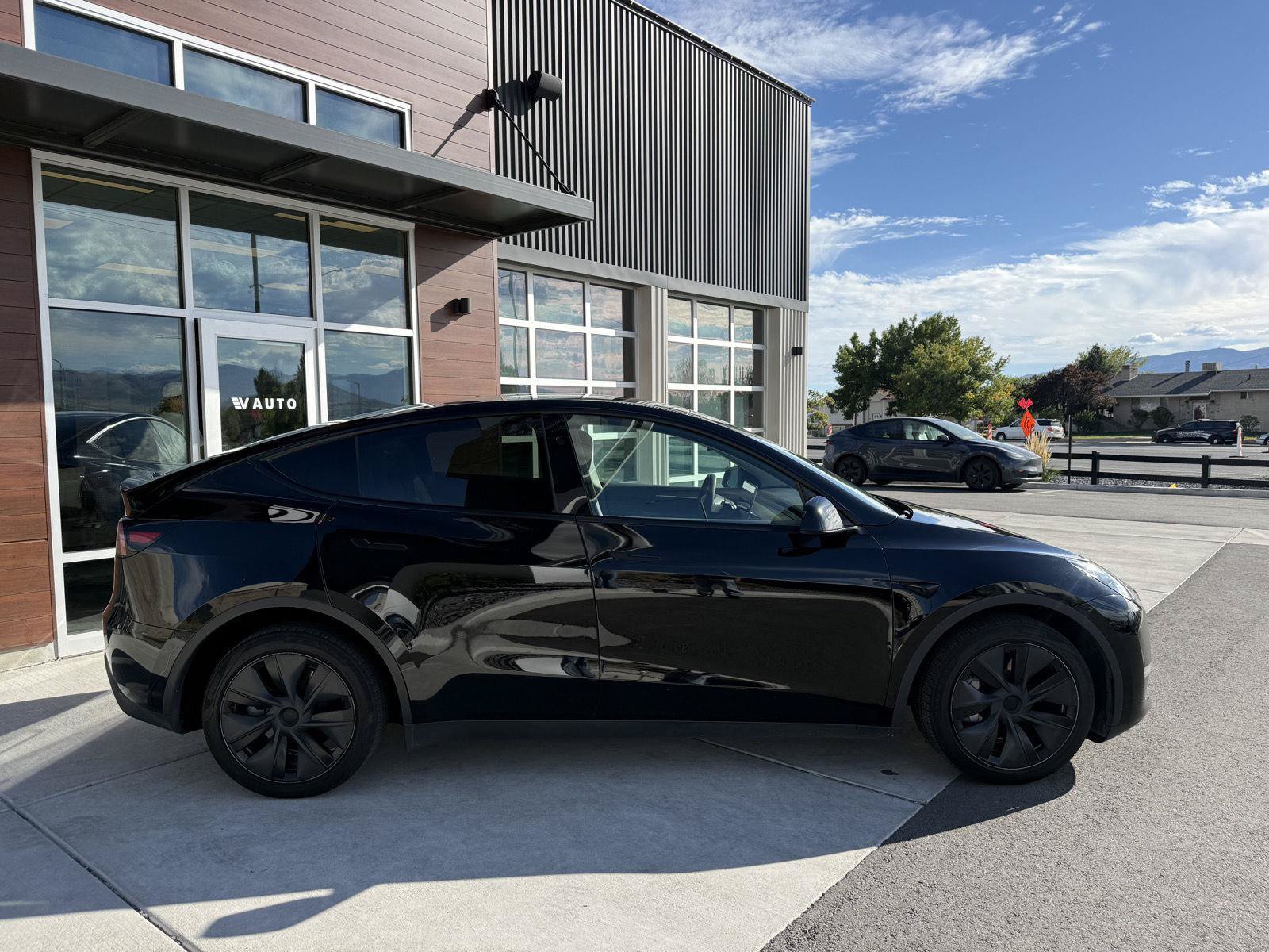 Used 2024 Tesla Model Y Long Range AWD/4WD image 9