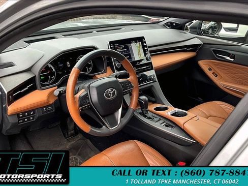 Used 2019 Toyota Avalon Limited image 5