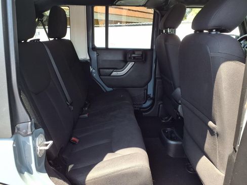 Used 2015 Jeep Wrangler Unlimited Sport w/ Quick Order Package 24S AWD/4WD image 17