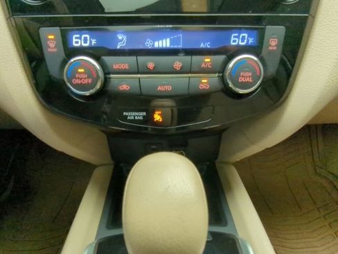 Used 2015 Nissan Rogue SL w/ SL Premium Package AWD/4WD image 26