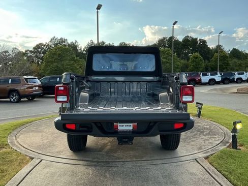 Used 2024 Jeep Gladiator Sport AWD/4WD image 28