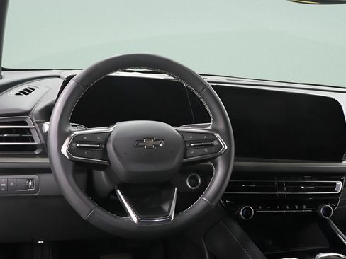 Used 2025 Chevrolet Traverse LT w/ Midnight/Sport Edition FWD image 6