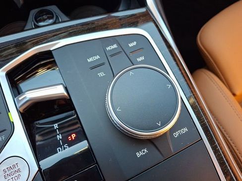 Certified 2023 BMW 330i xDrive Sedan w/ Driving Assistance Package image 17