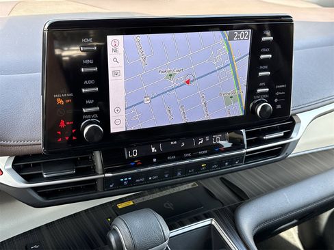 Used 2023 Toyota Sienna Platinum image 30