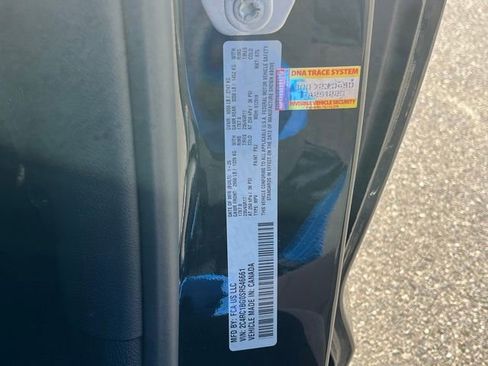 Used 2025 Chrysler Pacifica Select FWD image 32