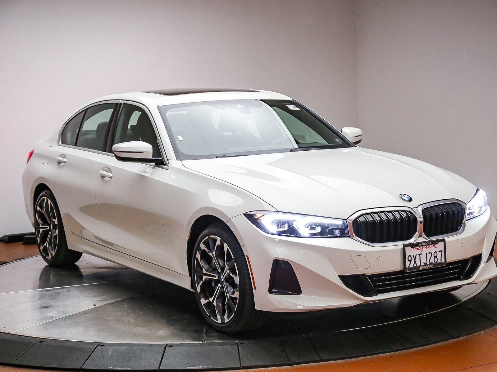 Used 2026 BMW 330i Sedan w/ Convenience Package RWD image 3