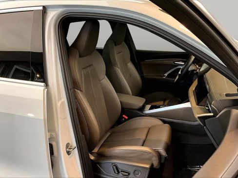 Used 2025 Audi Q5 Premium AWD/4WD image 9