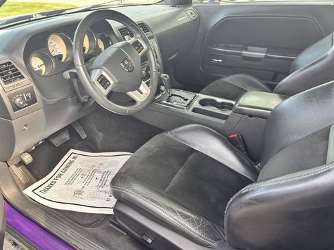 Used 2014 Dodge Challenger R/T image 7