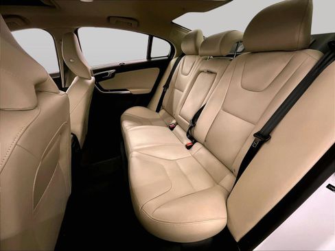 Used 2017 Volvo S60 T5 Inscription image 25