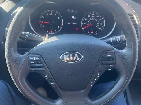 Used 2017 Kia Forte LX w/ LX Popular Package FWD image 4
