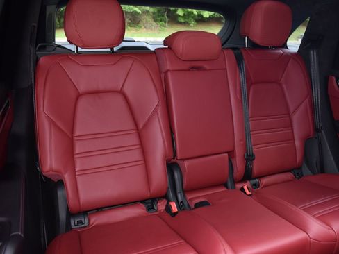 Used 2023 Porsche Cayenne Turbo w/ Premium Package Plus image 38