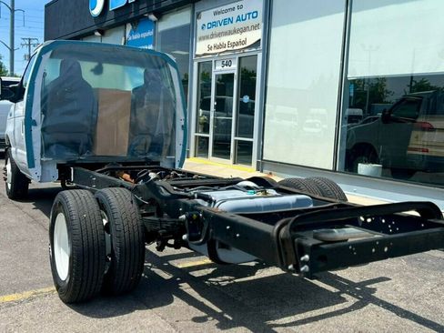 Used 2024 Ford E-350 and Econoline 350 Super Duty w/ Driver's Safety Package RWD image 3