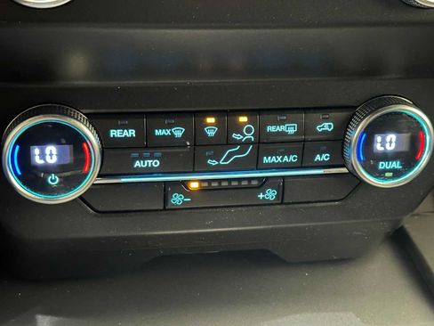 Used 2019 Ford Expedition XLT w/ Equipment Group 201A AWD/4WD image 14