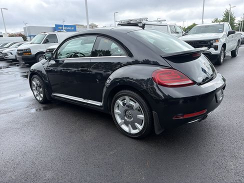 Used 2019 Volkswagen Beetle 2.0T SE w/ SE Premium Package FWD image 8