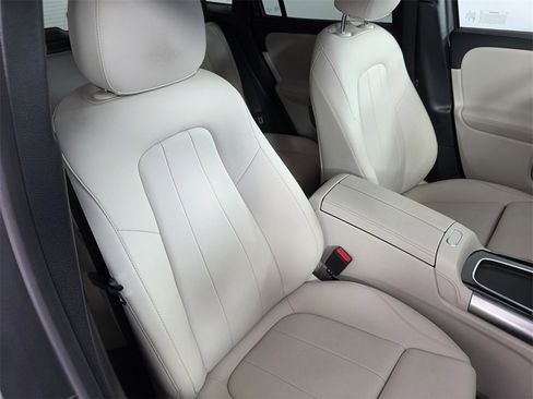 Certified 2025 Mercedes-Benz GLA 250 image 29