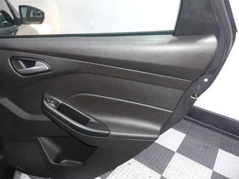 Used 2017 Ford Focus SE image 25